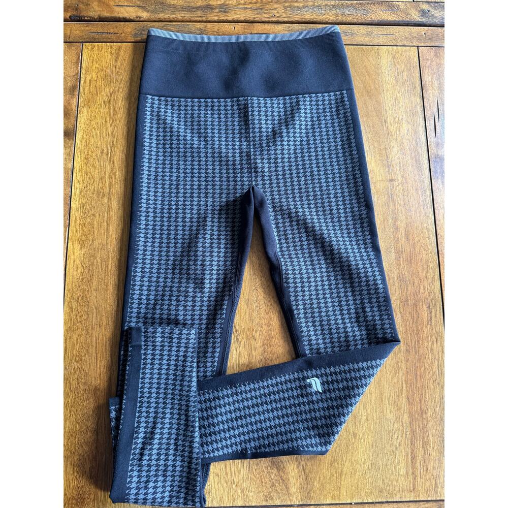 NWOT Fabletics Houndstooth Leggings Small